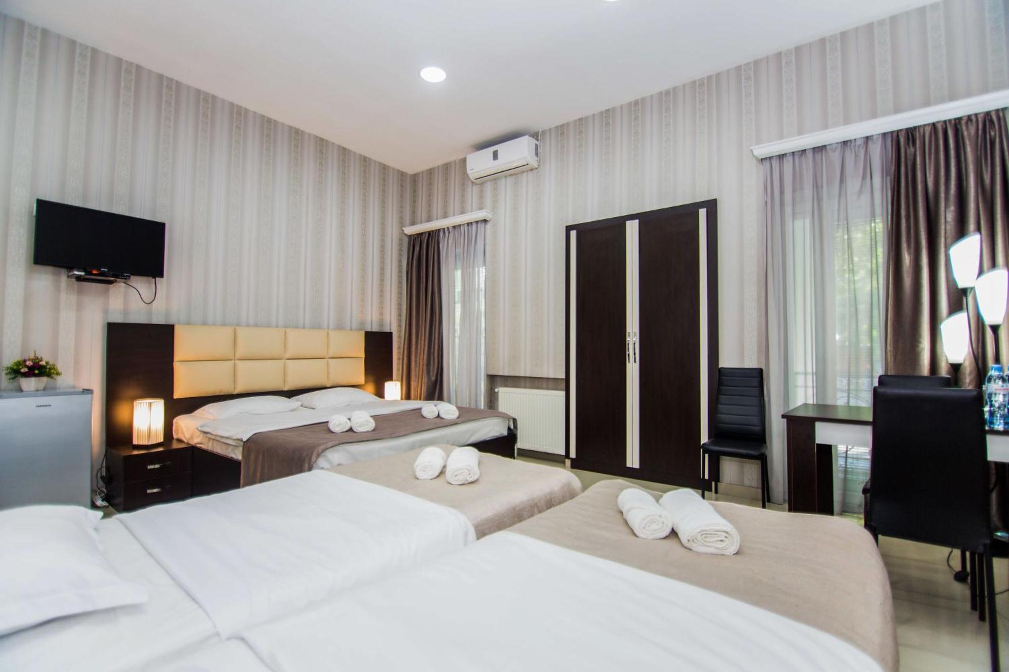 Hotel Care Inn Тбилиси Екстериор снимка
