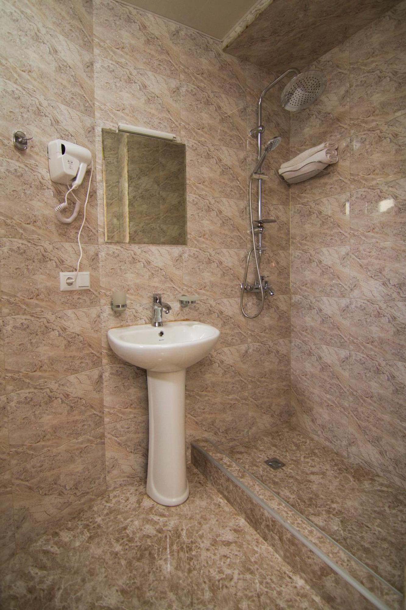 Hotel Care Inn Тбилиси Екстериор снимка