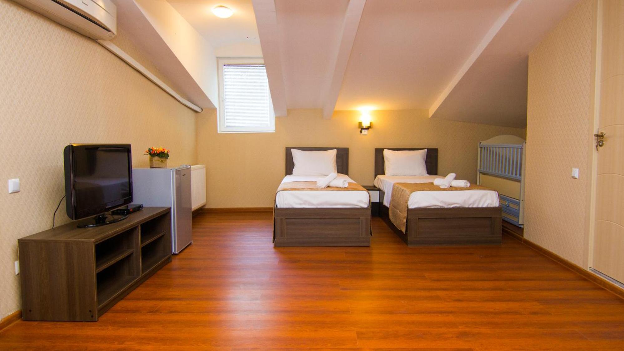 Hotel Care Inn Тбилиси Екстериор снимка