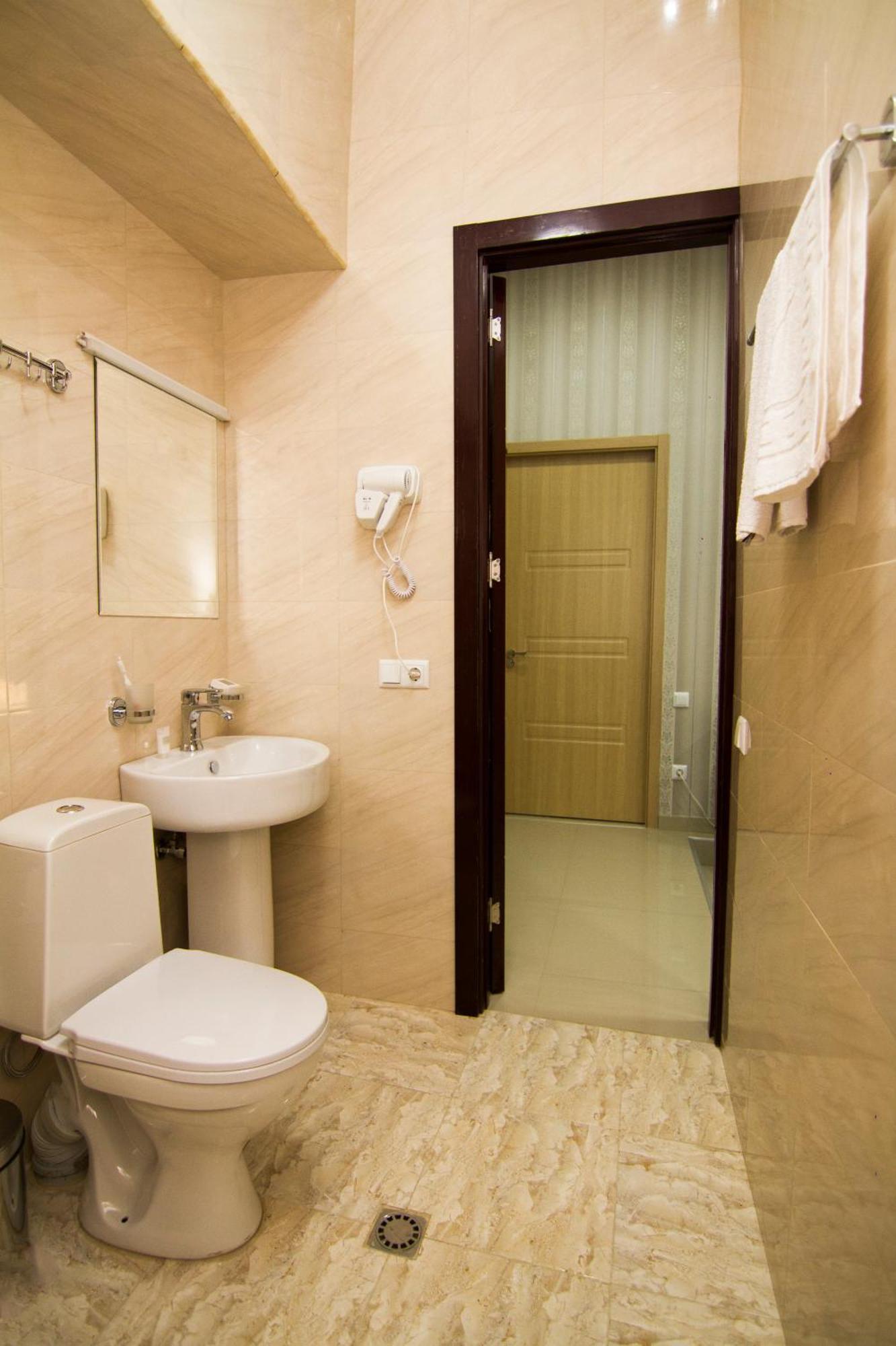 Hotel Care Inn Тбилиси Екстериор снимка