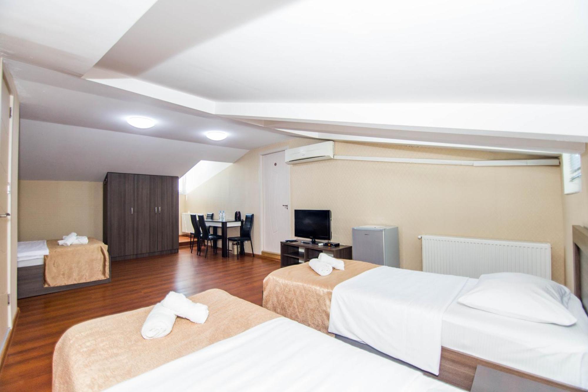 Hotel Care Inn Тбилиси Екстериор снимка
