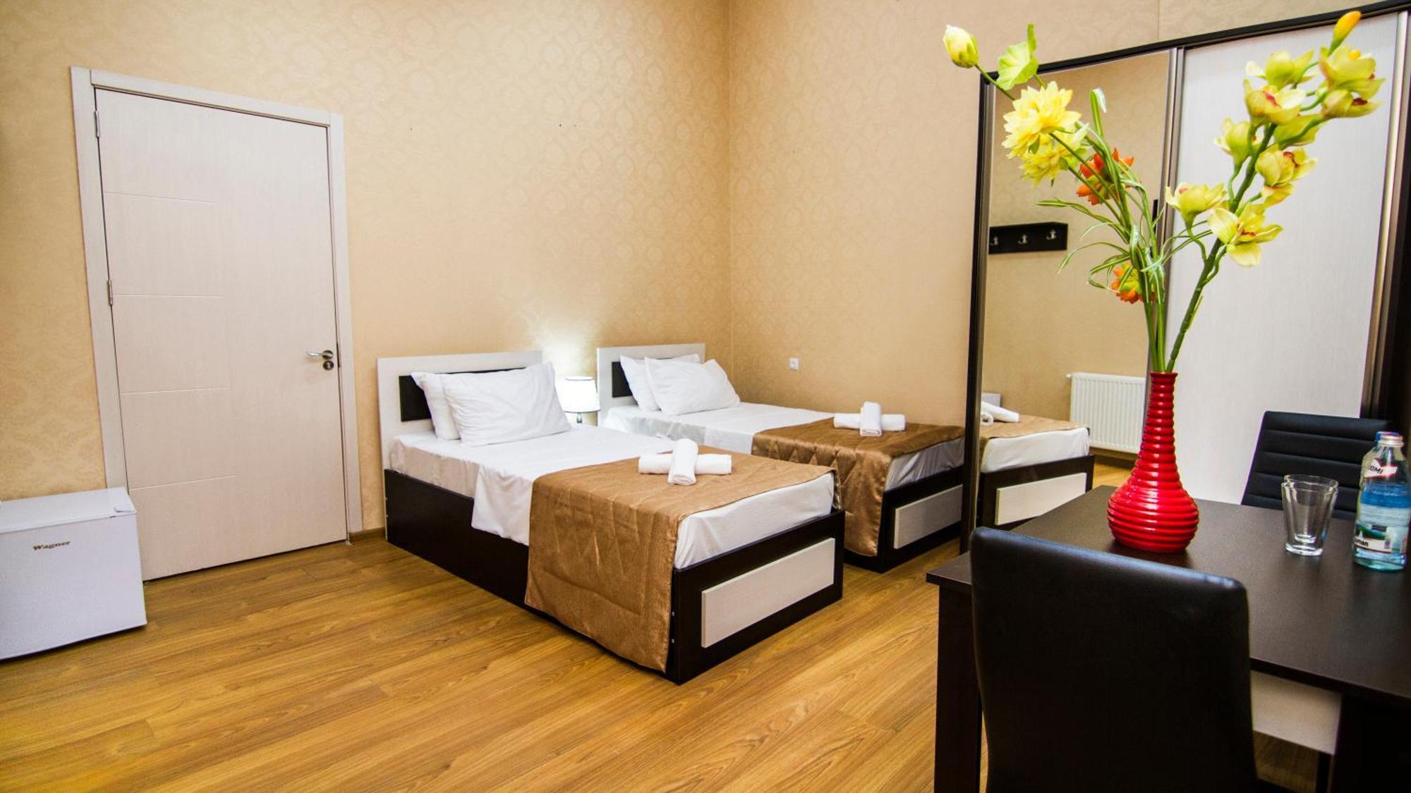 Hotel Care Inn Тбилиси Екстериор снимка